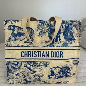 Christian Dior DIORivera jute tote. Classic Navy color, 2022 summer collection!